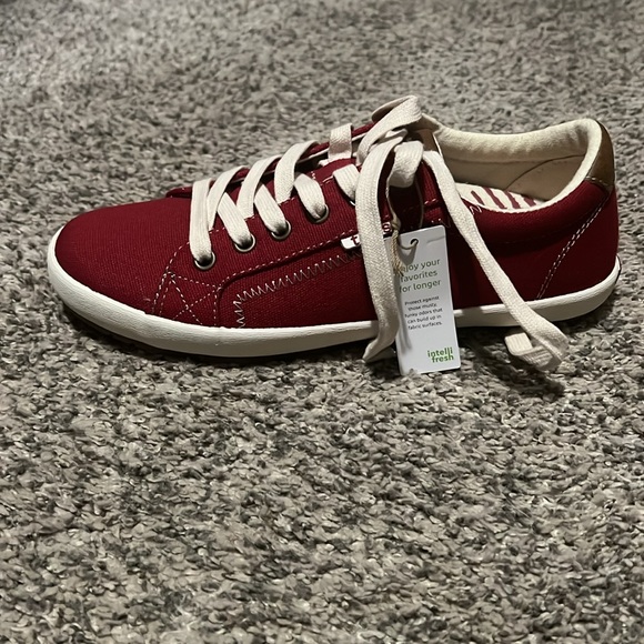 NWT Taos Star Burst in red/tan- size 7 - Picture 4 of 14
